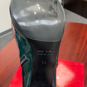 Women's Designer Shoe - NEW